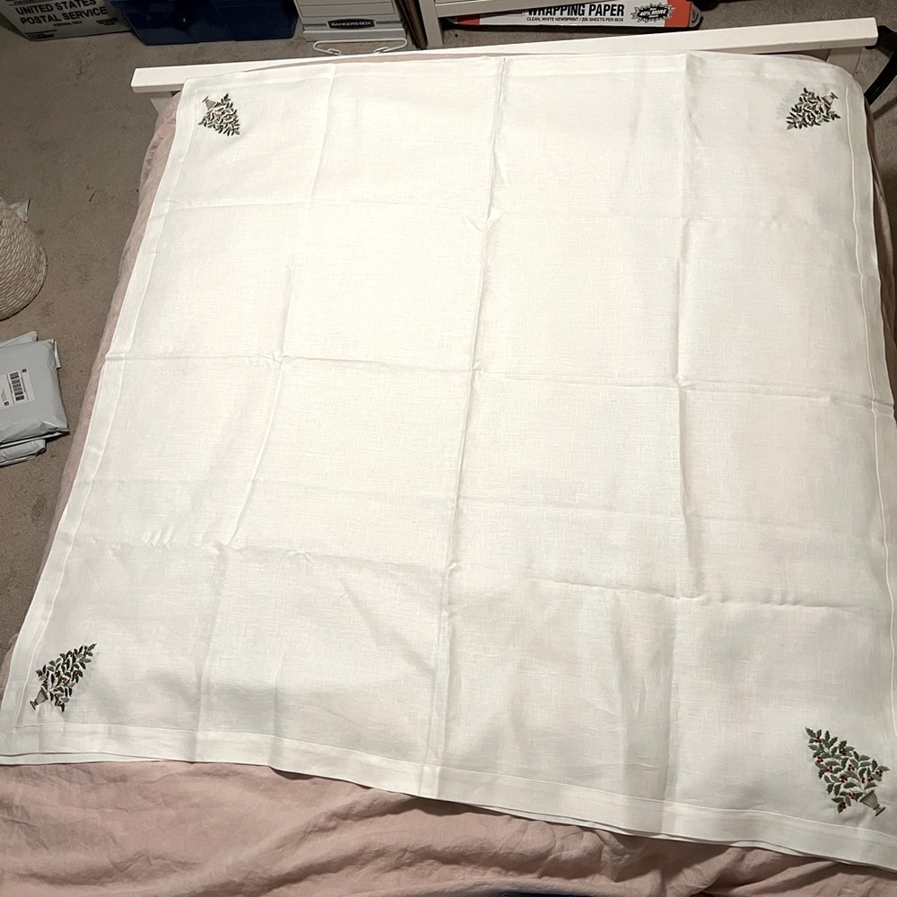 White 100% Italian Linen Square Table Cloth Embroidered Christmas Tree Corners